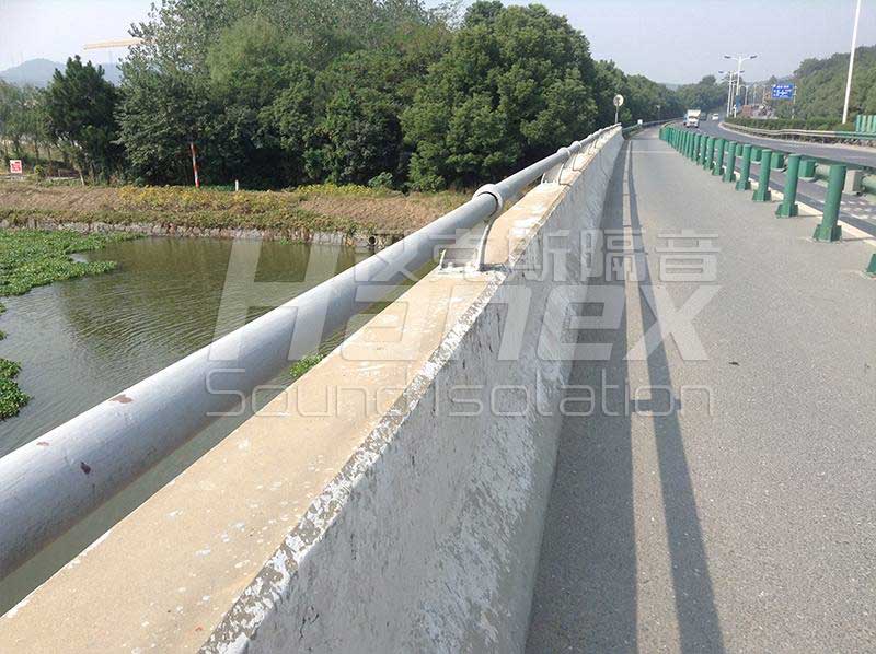 杭州104國道聲屏障實(shí)例照片1 杭州104國道聲屏障實(shí)例照片1